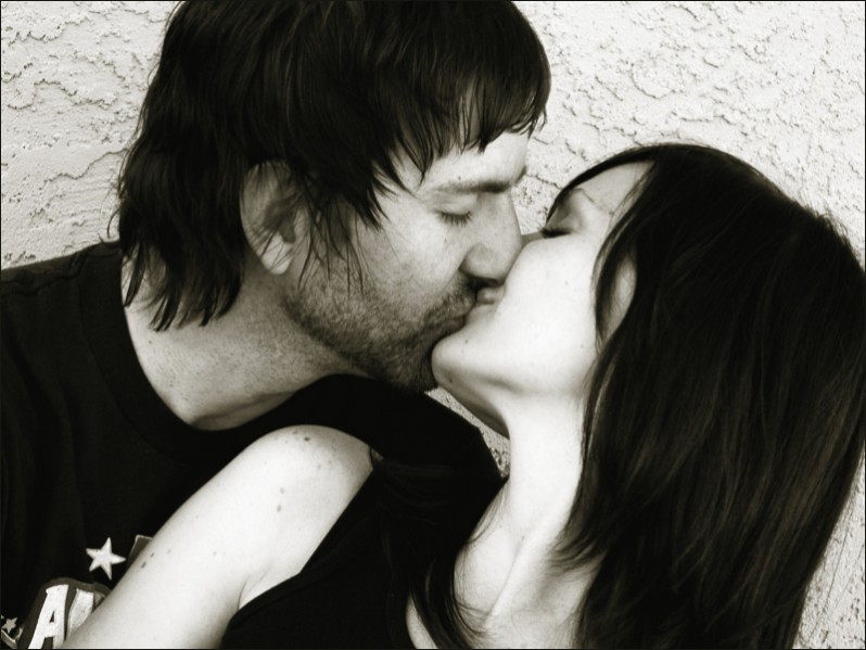 Black and white picture of man and woman kissing
