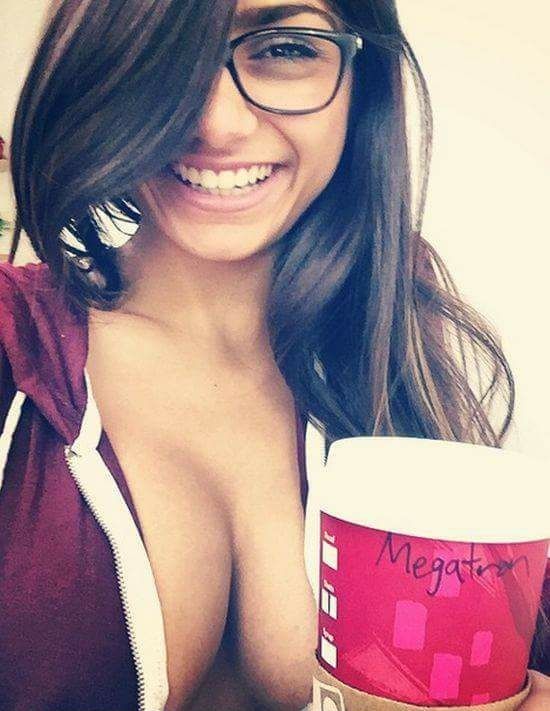 mia-khalifa-with-a-coffee