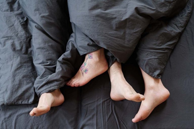 Tips-for-a-Straight-Couple-in-a-Threesome-with-a-TS